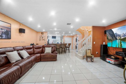 Adosado en venta en Miami Gardens, Florida, 3 dormitorios, 132.85 m2 № 1991958 - foto 15