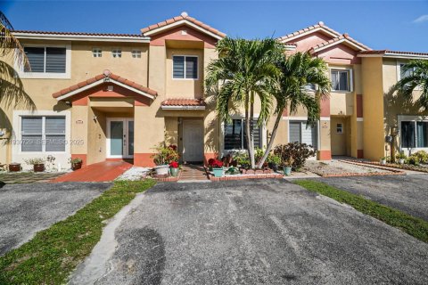 Adosado en venta en Miami Gardens, Florida, 3 dormitorios, 132.85 m2 № 1991958 - foto 1