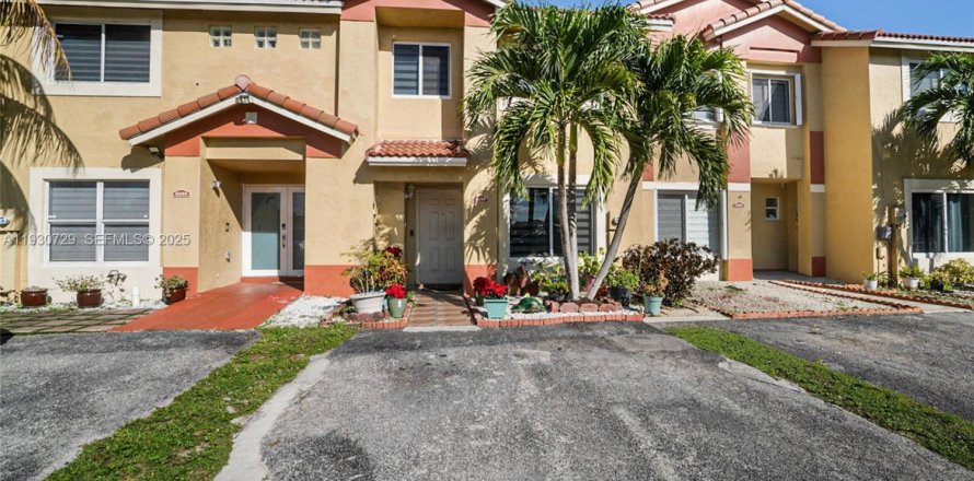 Adosado en Miami Gardens, Florida 3 dormitorios, 132.85 m2 № 1991958