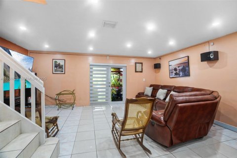 Adosado en venta en Miami Gardens, Florida, 3 dormitorios, 132.85 m2 № 1991958 - foto 10