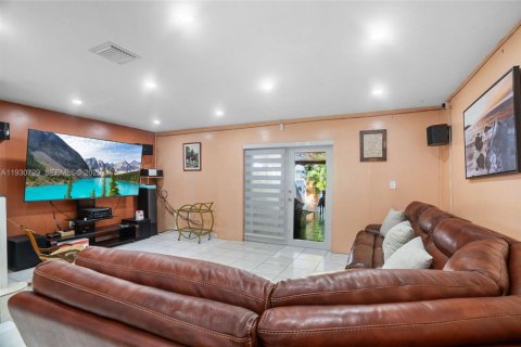 Adosado en venta en Miami Gardens, Florida, 3 dormitorios, 132.85 m2 № 1991958 - foto 14
