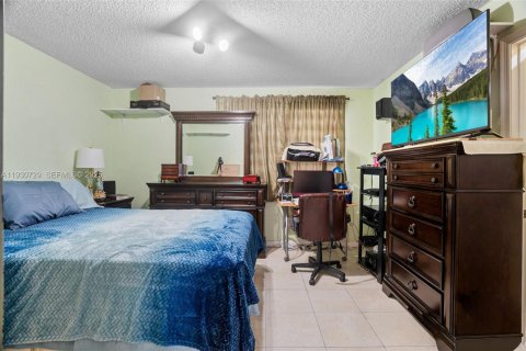 Adosado en venta en Miami Gardens, Florida, 3 dormitorios, 132.85 m2 № 1991958 - foto 21
