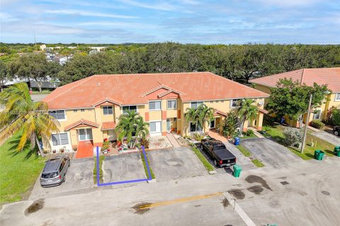 Adosado en venta en Miami Gardens, Florida, 3 dormitorios, 132.85 m2 № 1991958 - foto 2