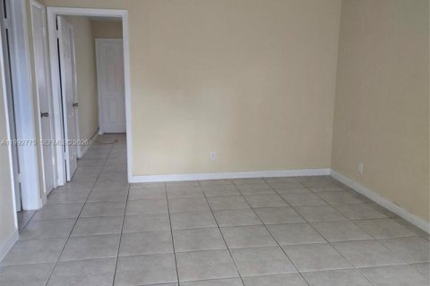 Casa en alquiler en Fort Lauderdale, Florida, 1 dormitorio, 65.03 m2 № 2056696 - foto 3