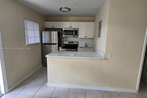 Casa en alquiler en Fort Lauderdale, Florida, 1 dormitorio, 65.03 m2 № 2056696 - foto 4