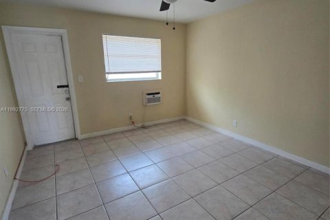 Casa en alquiler en Fort Lauderdale, Florida, 1 dormitorio, 65.03 m2 № 2056696 - foto 5