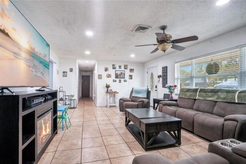 Casa en venta en Mulberry, Florida, 5 dormitorios, 216.65 m2 № 2223146 - foto 7
