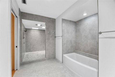 Villa ou maison à vendre à Tampa, Floride: 4 chambres, 401.34 m2 № 1907607 - photo 28