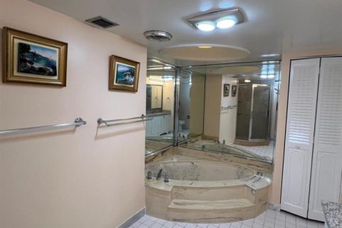 Купить кондоминиум в Халландейл-Бич, Флорида 3 комнаты, 120.77м2, № 2188814 - фото 8