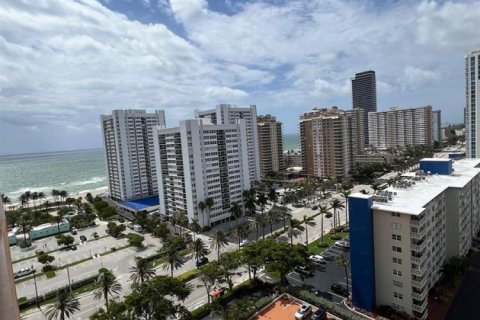 Купить кондоминиум в Халландейл-Бич, Флорида 3 комнаты, 120.77м2, № 2188814 - фото 13