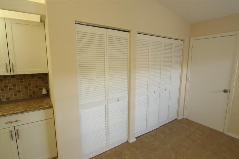 Casa en alquiler en Sarasota, Florida, 2 dormitorios, 108.6 m2 № 1885895 - foto 5