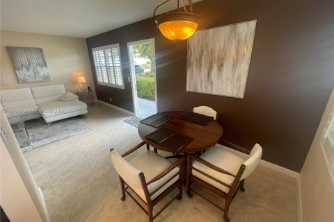 Condominio en venta en Deerfield Beach, Florida, 2 dormitorios, 76.18 m2 № 2042341 - foto 3