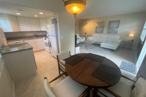 Condominio en venta en Deerfield Beach, Florida, 2 dormitorios, 76.18 m2 № 2042341 - foto 5
