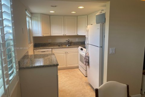 Condominio en venta en Deerfield Beach, Florida, 2 dormitorios, 76.18 m2 № 2042341 - foto 4