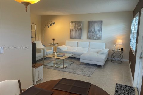 Condominio en venta en Deerfield Beach, Florida, 2 dormitorios, 76.18 m2 № 2042341 - foto 2