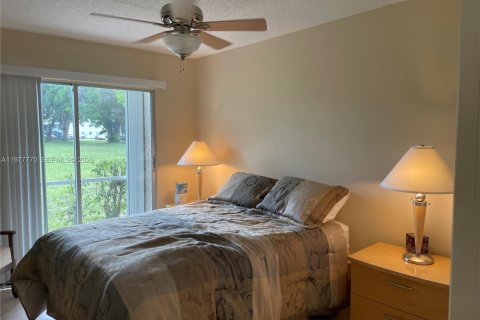 Condominio en venta en Deerfield Beach, Florida, 2 dormitorios, 76.18 m2 № 2042341 - foto 10