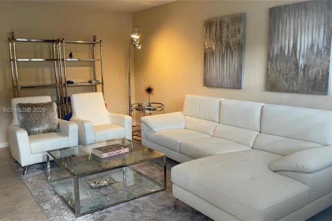 Condominio en venta en Deerfield Beach, Florida, 2 dormitorios, 76.18 m2 № 2042341 - foto 1