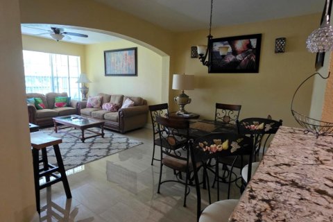Condo in Port St. Lucie, Florida, 2 bedrooms  № 2241777 - photo 9