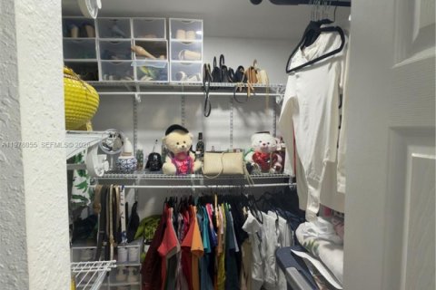 Commercial property in Hialeah, Florida 1 bedroom, 177.91 sq.m. № 2041927 - photo 7