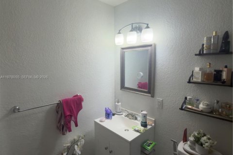 Commercial property in Hialeah, Florida 1 bedroom, 177.91 sq.m. № 2041927 - photo 8