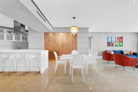 Copropriété à vendre à Sunny Isles Beach, Floride: 2 chambres, 148.83 m2 № 1892752 - photo 1