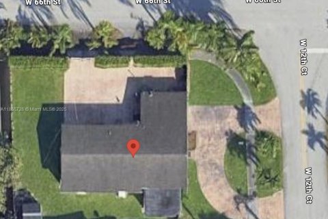 House in Hialeah, Florida 5 bedrooms, 118.45 sq.m. № 1898202 - photo 25