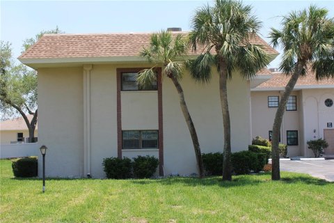 Condo in Bradenton, Florida, 1 bedroom  № 1800467 - photo 1