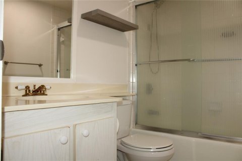 Condo in Bradenton, Florida, 1 bedroom  № 1800467 - photo 21