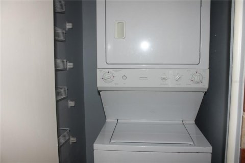 Condo in Bradenton, Florida, 1 bedroom  № 1800467 - photo 25