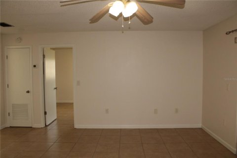 Condo in Bradenton, Florida, 1 bedroom  № 1800467 - photo 12