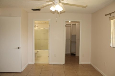 Condo in Bradenton, Florida, 1 bedroom  № 1800467 - photo 16