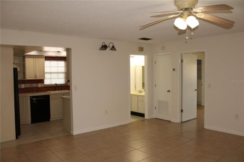 Condo in Bradenton, Florida, 1 bedroom  № 1800467 - photo 11
