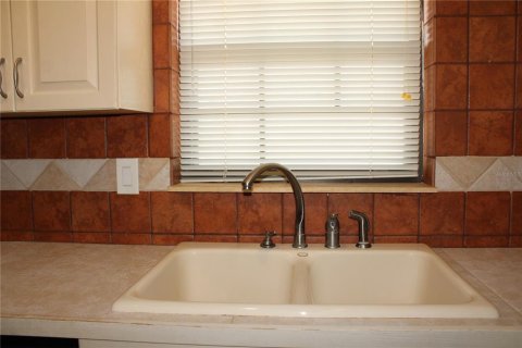 Condo in Bradenton, Florida, 1 bedroom  № 1800467 - photo 5