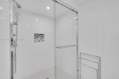 Купить кондоминиум в Халландейл-Бич, Флорида 1 комната, 117.99м2, № 2055255 - фото 13