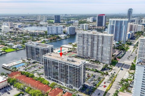 Купить кондоминиум в Халландейл-Бич, Флорида 1 комната, 117.99м2, № 2055255 - фото 21