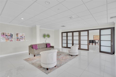 Купить кондоминиум в Халландейл-Бич, Флорида 1 комната, 117.99м2, № 2055255 - фото 27