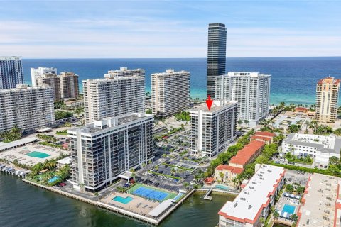 Купить кондоминиум в Халландейл-Бич, Флорида 1 комната, 117.99м2, № 2055255 - фото 19