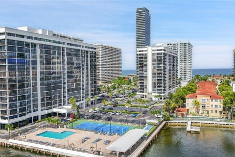 Купить кондоминиум в Халландейл-Бич, Флорида 1 комната, 117.99м2, № 2055255 - фото 18