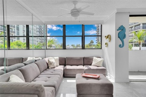 Купить кондоминиум в Халландейл-Бич, Флорида 1 комната, 117.99м2, № 2055255 - фото 6