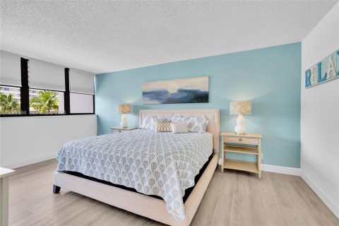 Купить кондоминиум в Халландейл-Бич, Флорида 1 комната, 117.99м2, № 2055255 - фото 11