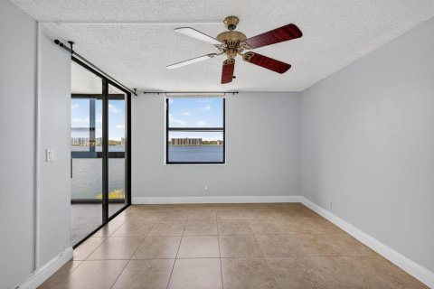 Condominio en venta en Oakland Park, Florida, 2 dormitorios, 85.47 m2 № 2189645 - foto 24
