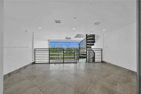 Condominio en venta en Miami Beach, Florida, 2 dormitorios, 88.44 m2 № 1736195 - foto 11