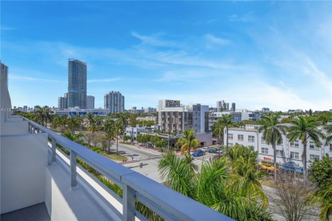 Condominio en venta en Miami Beach, Florida, 2 dormitorios, 88.44 m2 № 1736195 - foto 24