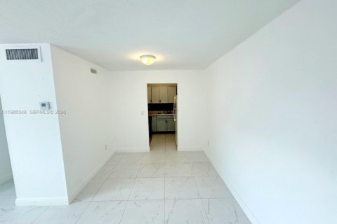 Снять в аренду кондоминиум в Хайалиа, Флорида 2 спальни, 71.07м2, № 2079641 - фото 14