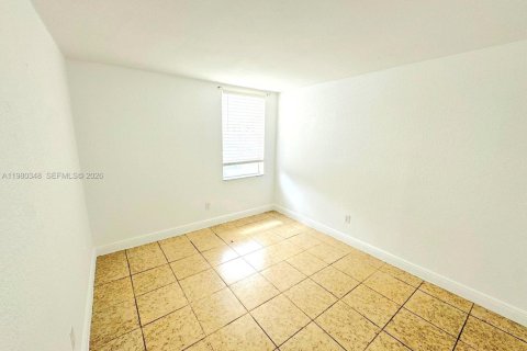 Снять в аренду кондоминиум в Хайалиа, Флорида 2 спальни, 71.07м2, № 2079641 - фото 8