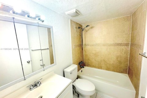 Снять в аренду кондоминиум в Хайалиа, Флорида 2 спальни, 71.07м2, № 2079641 - фото 15