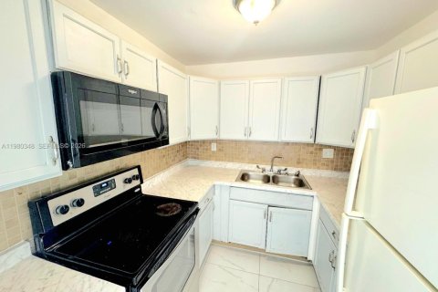 Снять в аренду кондоминиум в Хайалиа, Флорида 2 спальни, 71.07м2, № 2079641 - фото 4