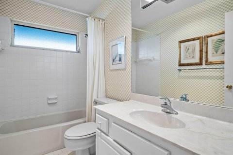 Купить кондоминиум в Бойнтон-Бич, Флорида 5 комнат, 156.73м2, № 2248335 - фото 24