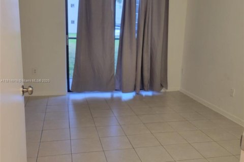 Купить кондоминиум в Майами, Флорида 2 спальни, 89.65м2, № 1766832 - фото 9