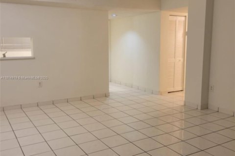 Купить кондоминиум в Майами, Флорида 2 спальни, 89.65м2, № 1766832 - фото 3